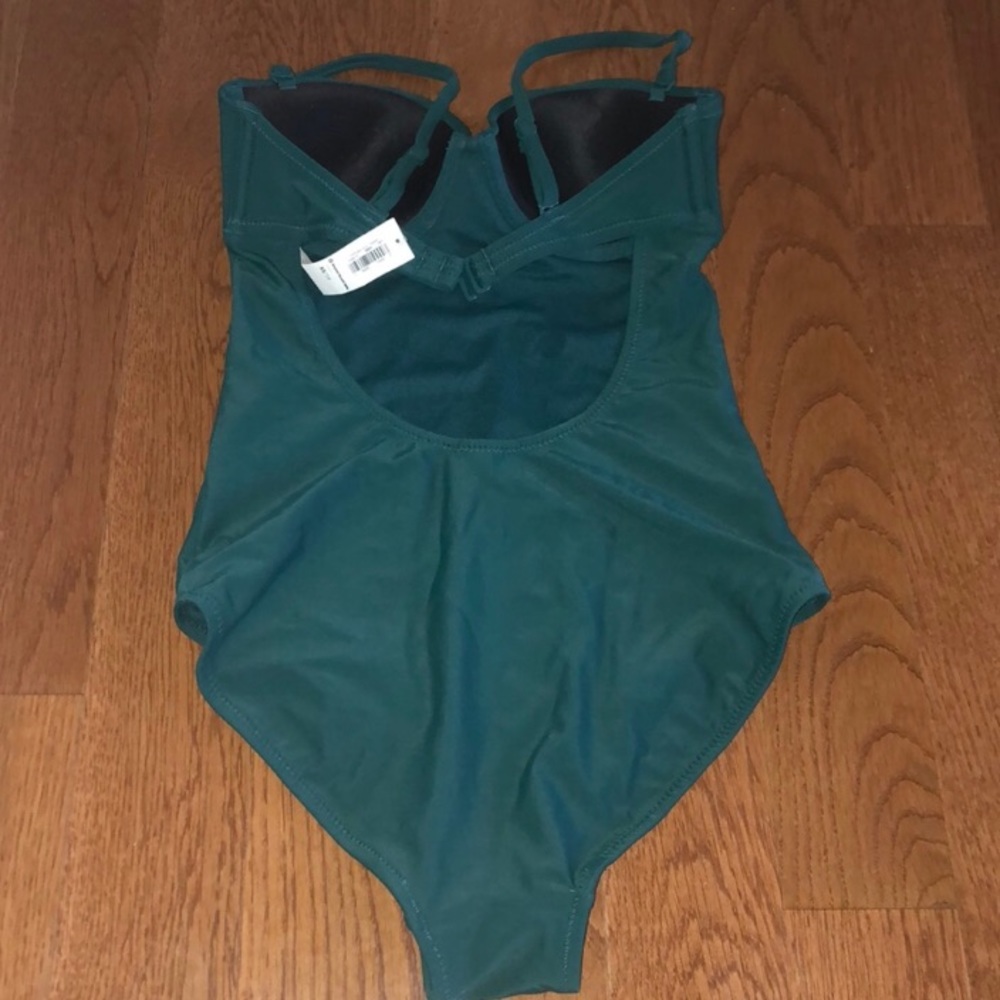 old navy swimsuit! - Picture 4 of 5